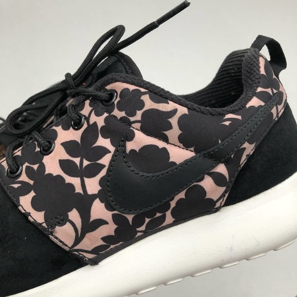 NIKE x Liberty WOMENS ROSHE ONE LIBERTY - Picture 8 of 12